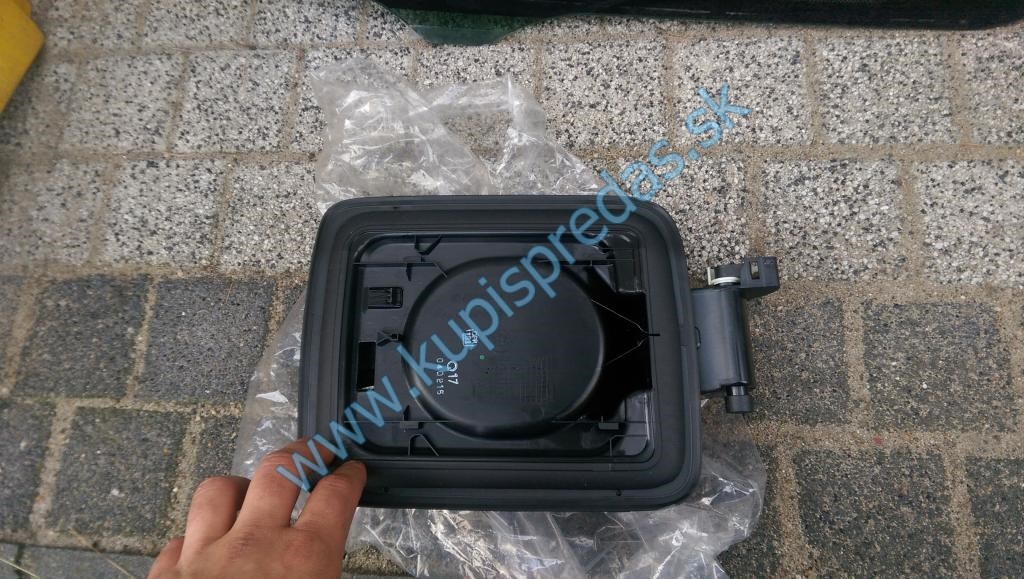 Dvierká pre pripojenie nabíjačky BMW i3